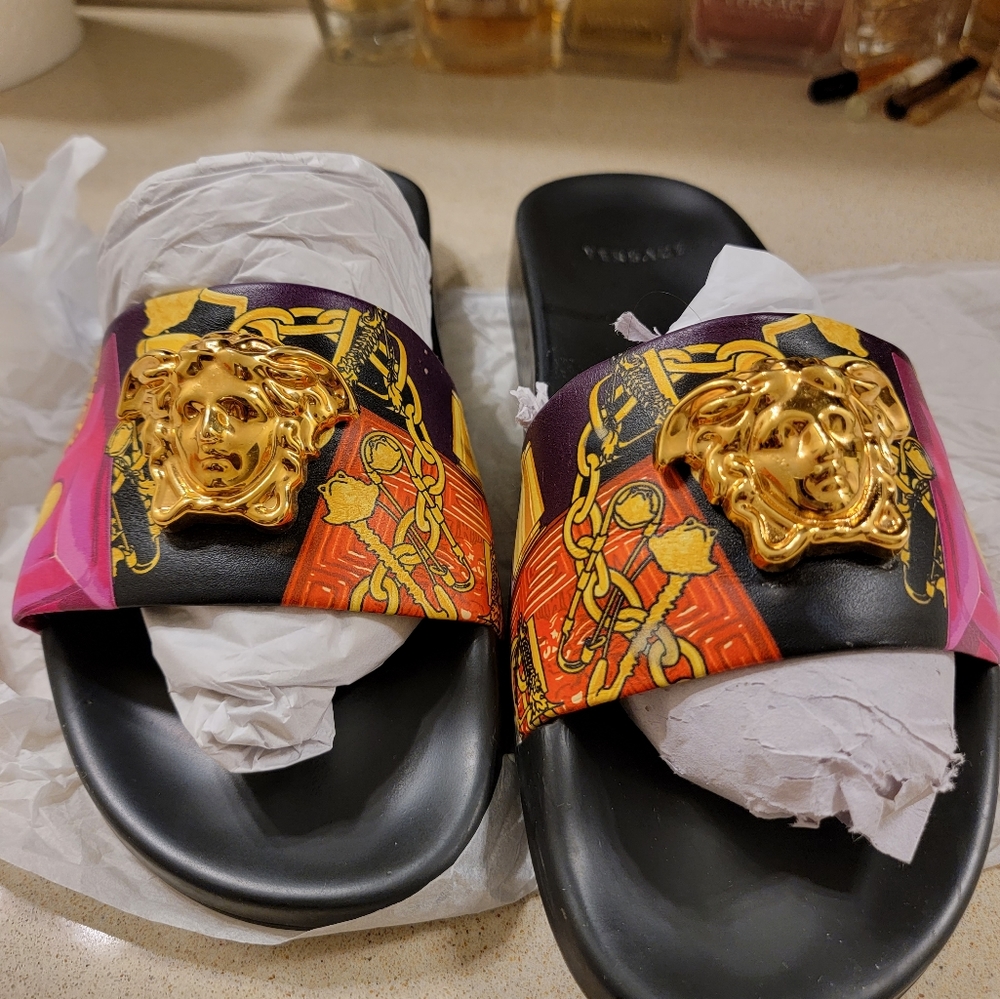 Versace Authentic slides size 39